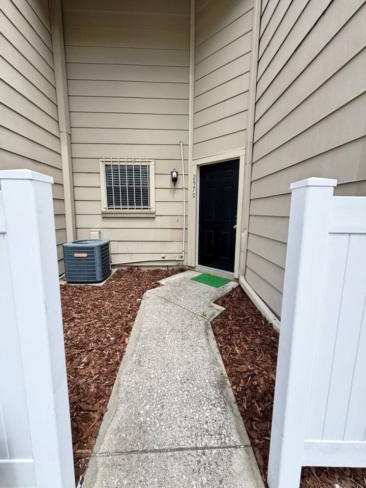 2570 W Bird St - Photo 2 of 20