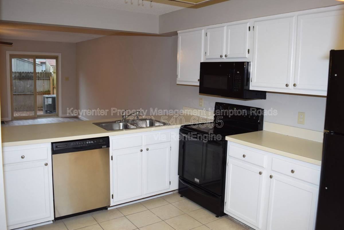 1412 Woodscape Ln - Photo 2 of 10