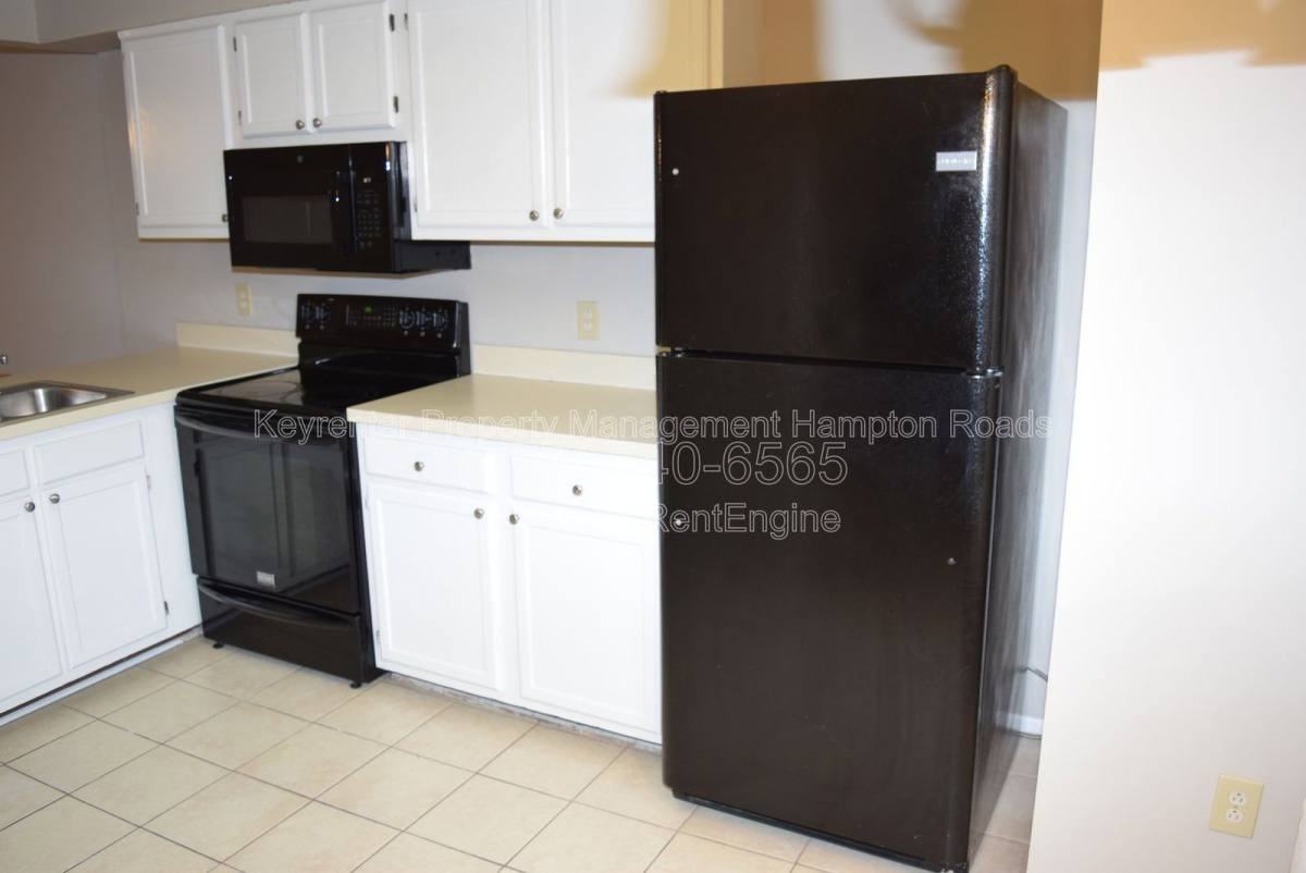 1412 Woodscape Ln - Photo 3 of 10