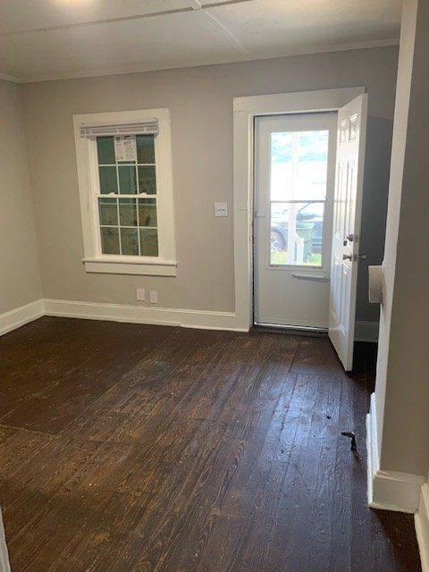 209 Nash St - Photo 2 of 10