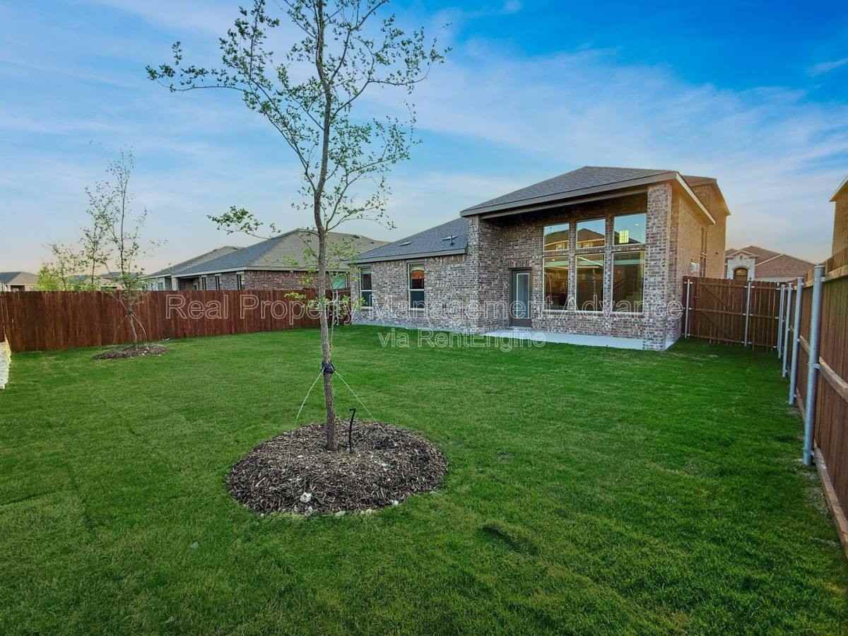 2021 Ozark Hills Lane - Photo 2 of 10