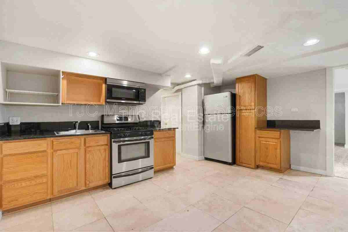 1223 N Lafayette St #7 - Photo 3 of 10