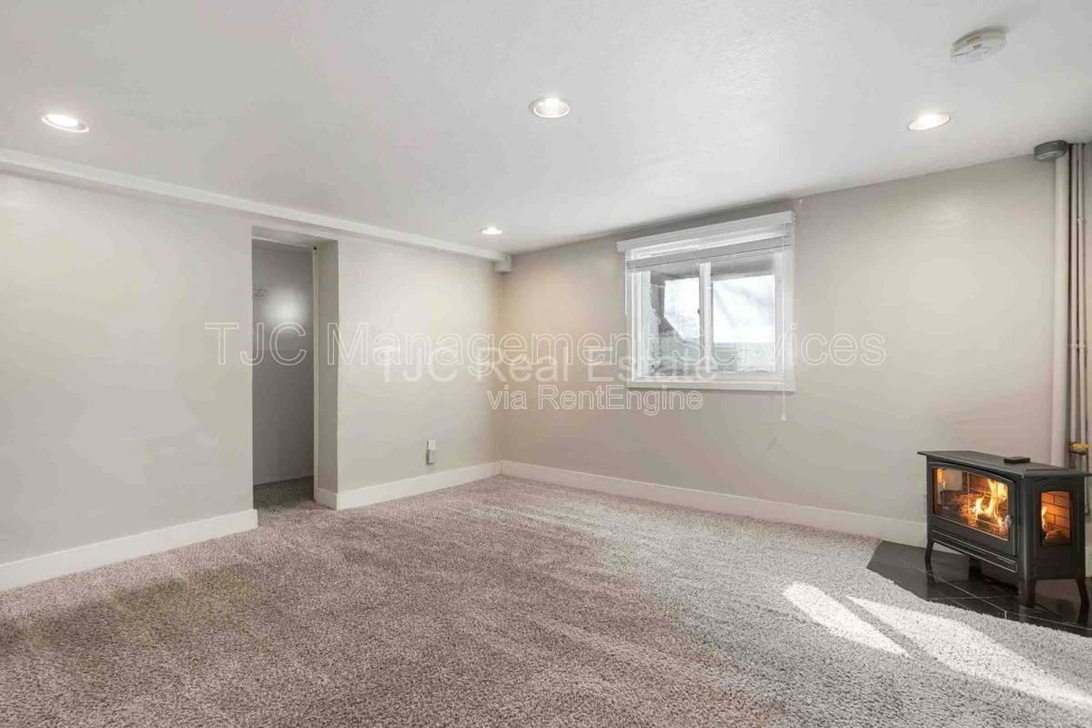 1223 N Lafayette St #7 - Photo 4 of 10