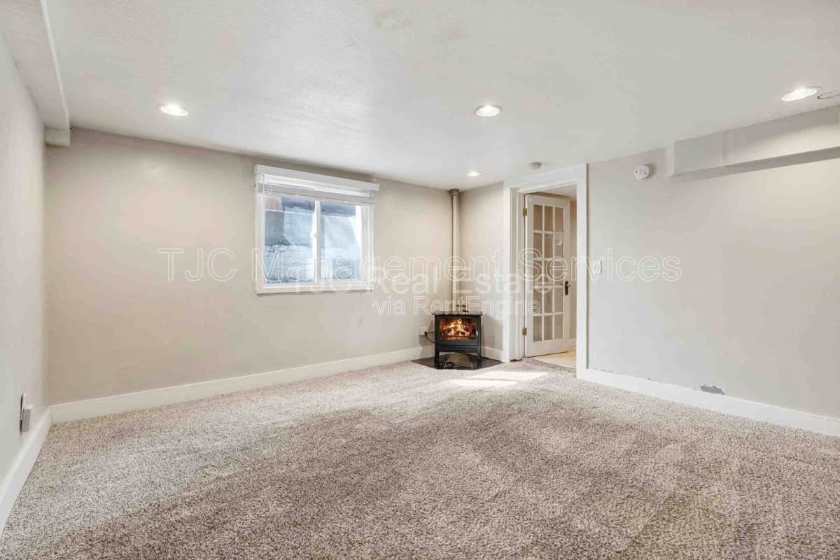 1223 N Lafayette St #7 - Photo 5 of 10