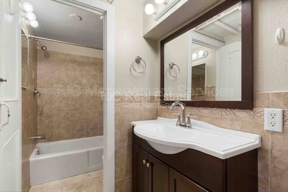 1223 N Lafayette St #7 - Photo 6 of 10