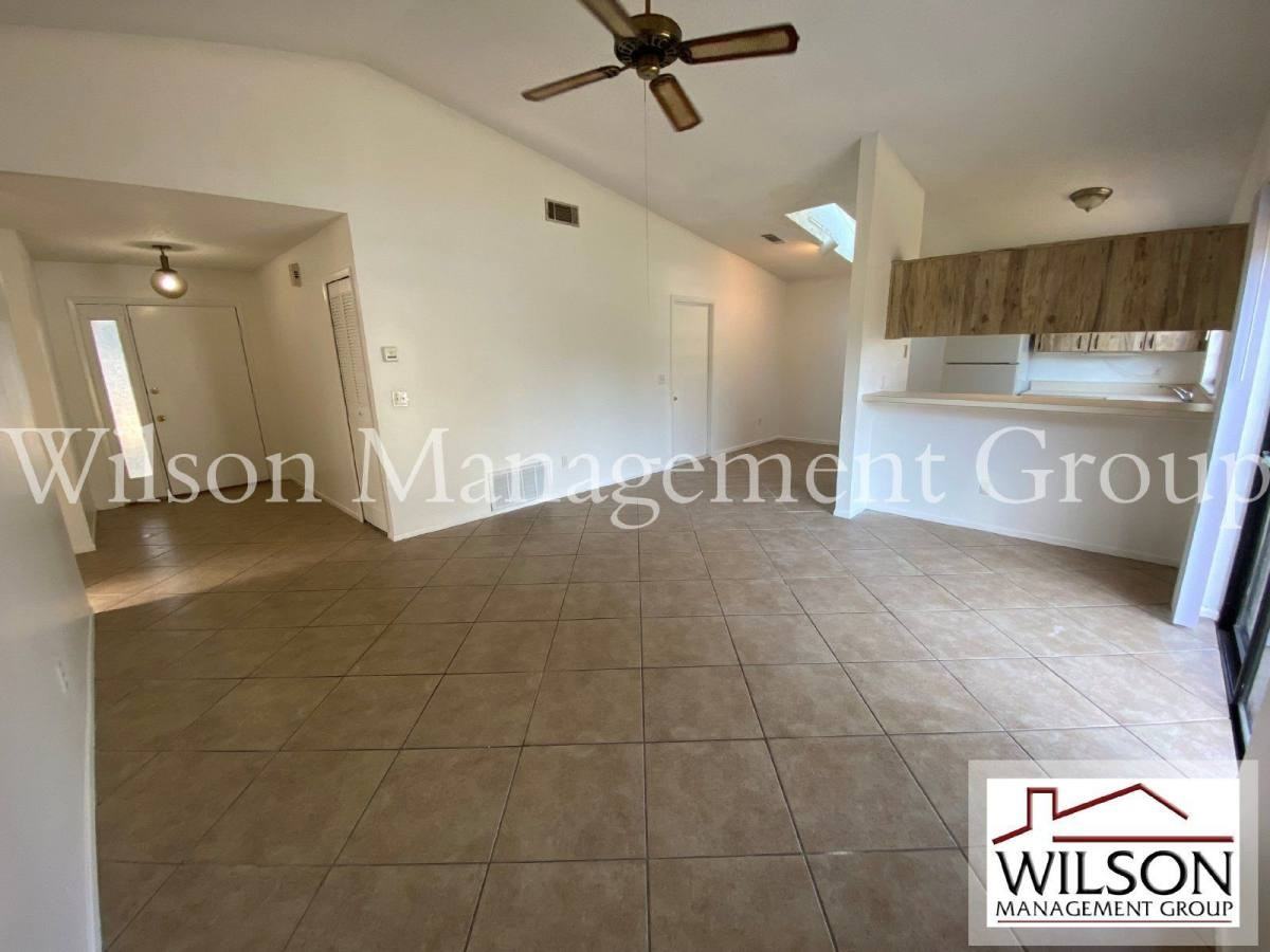 1441 Bridlebrook Dr - Photo 3 of 10