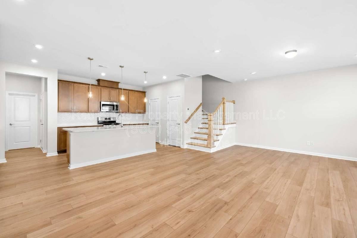 8924 Connover Hall Ave - Photo 4 of 10