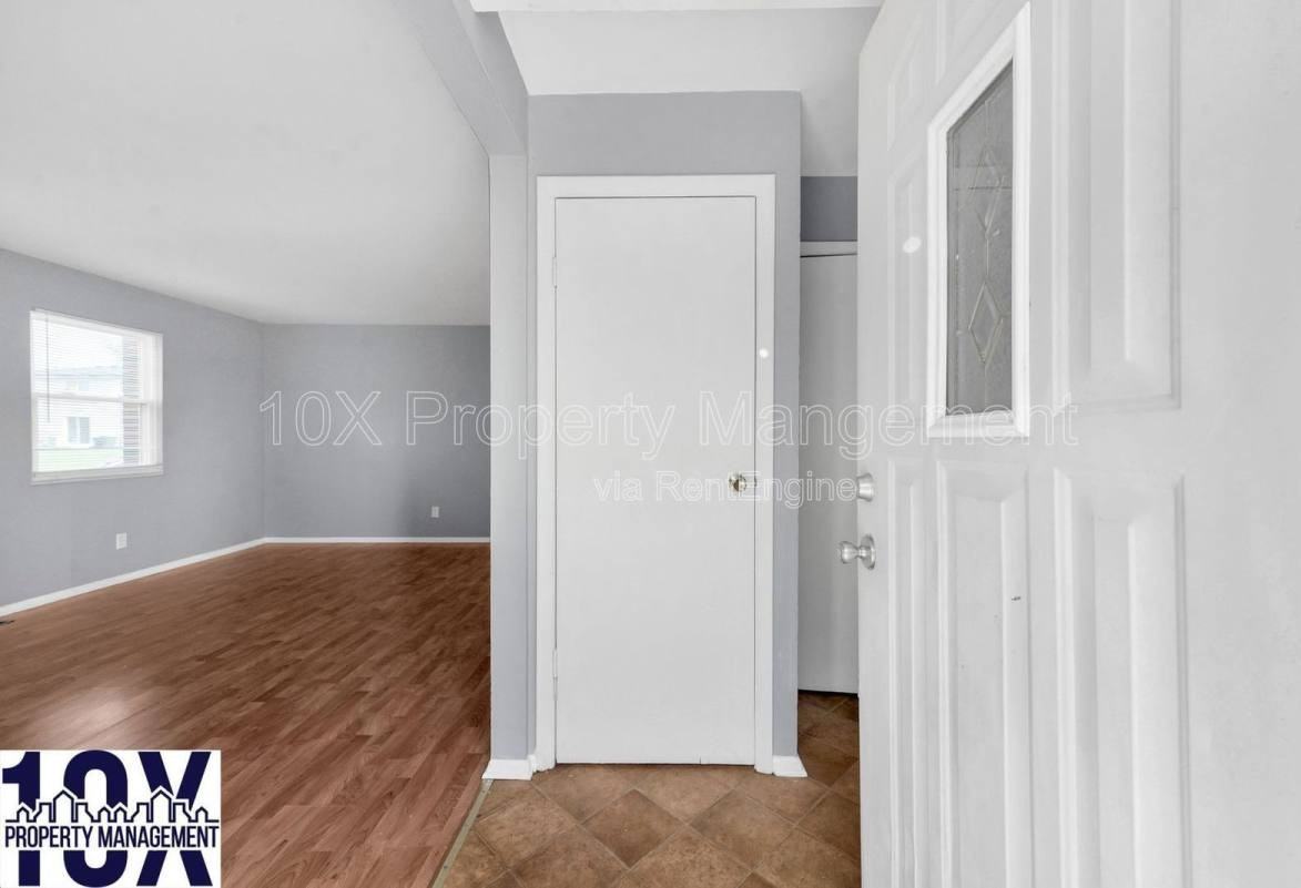 3071 Rotunda Ct S - Photo 4 of 10