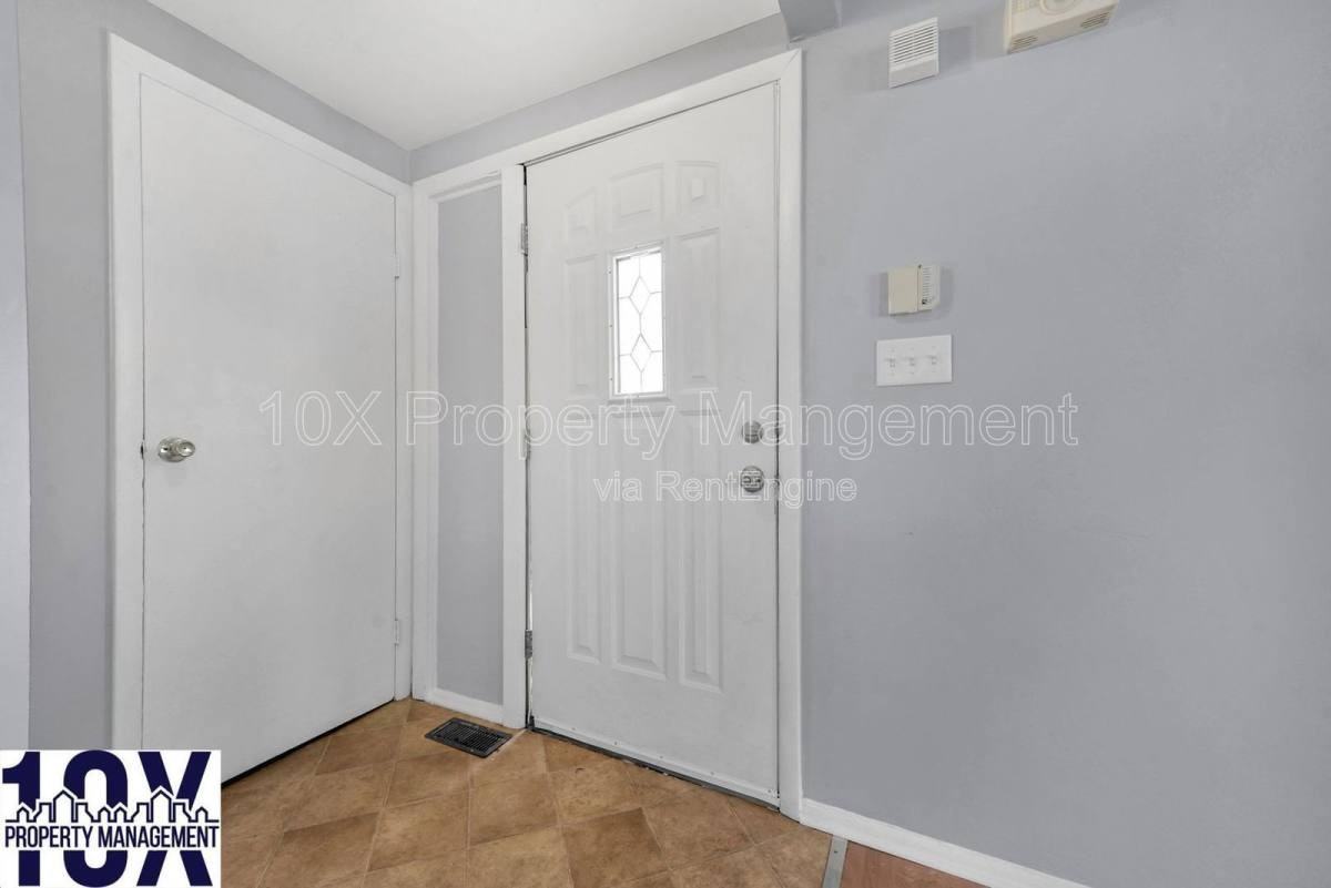 3071 Rotunda Ct S - Photo 5 of 10