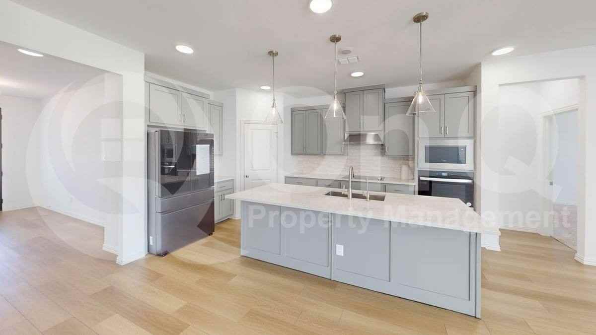 2008 Washington St - Photo 4 of 10