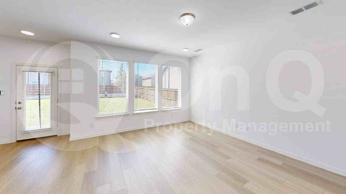 2008 Washington St - Photo 7 of 10