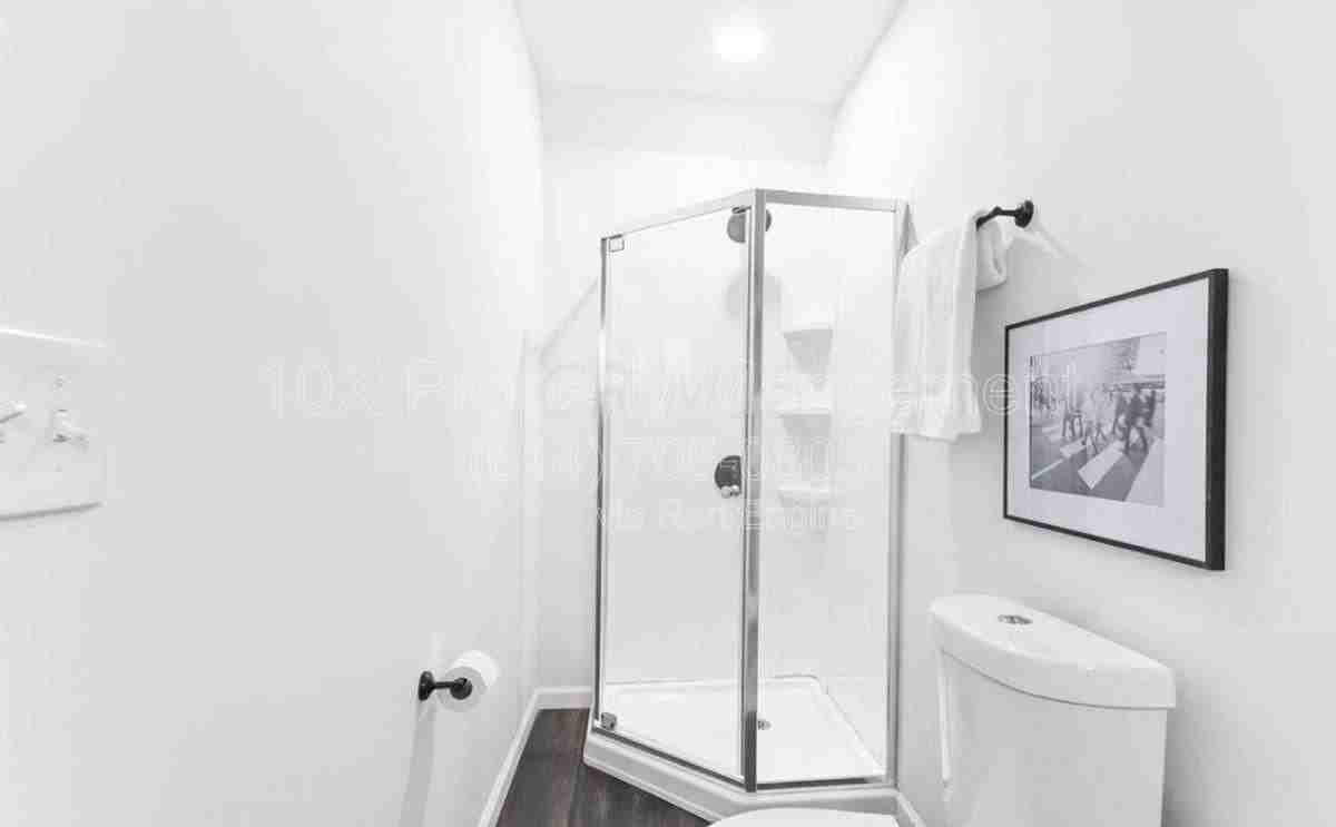 482 Elsmere St #B - Photo 3 of 5