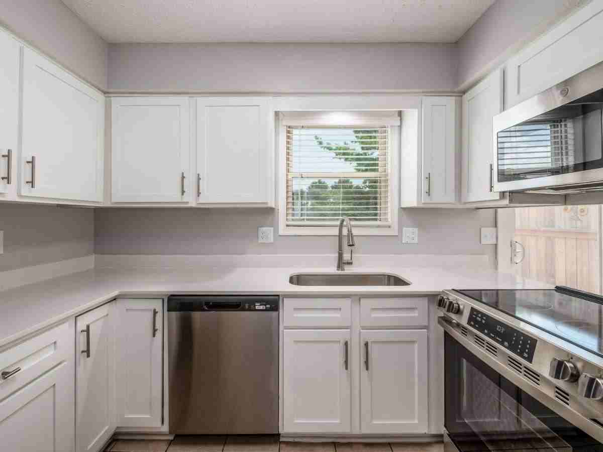 2017 Queensgate Ln - Photo 3 of 10