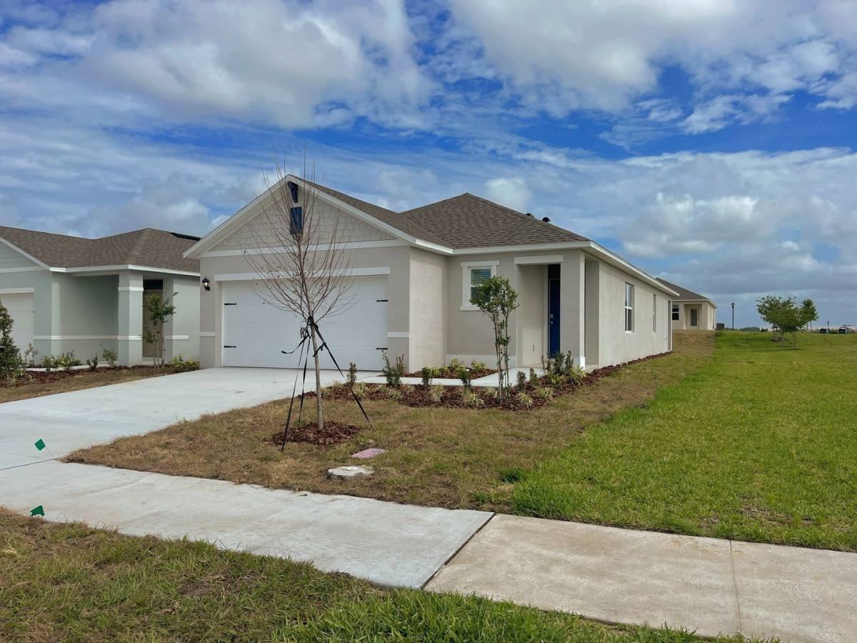 3304 White Indigo Rd - Photo 2 of 10