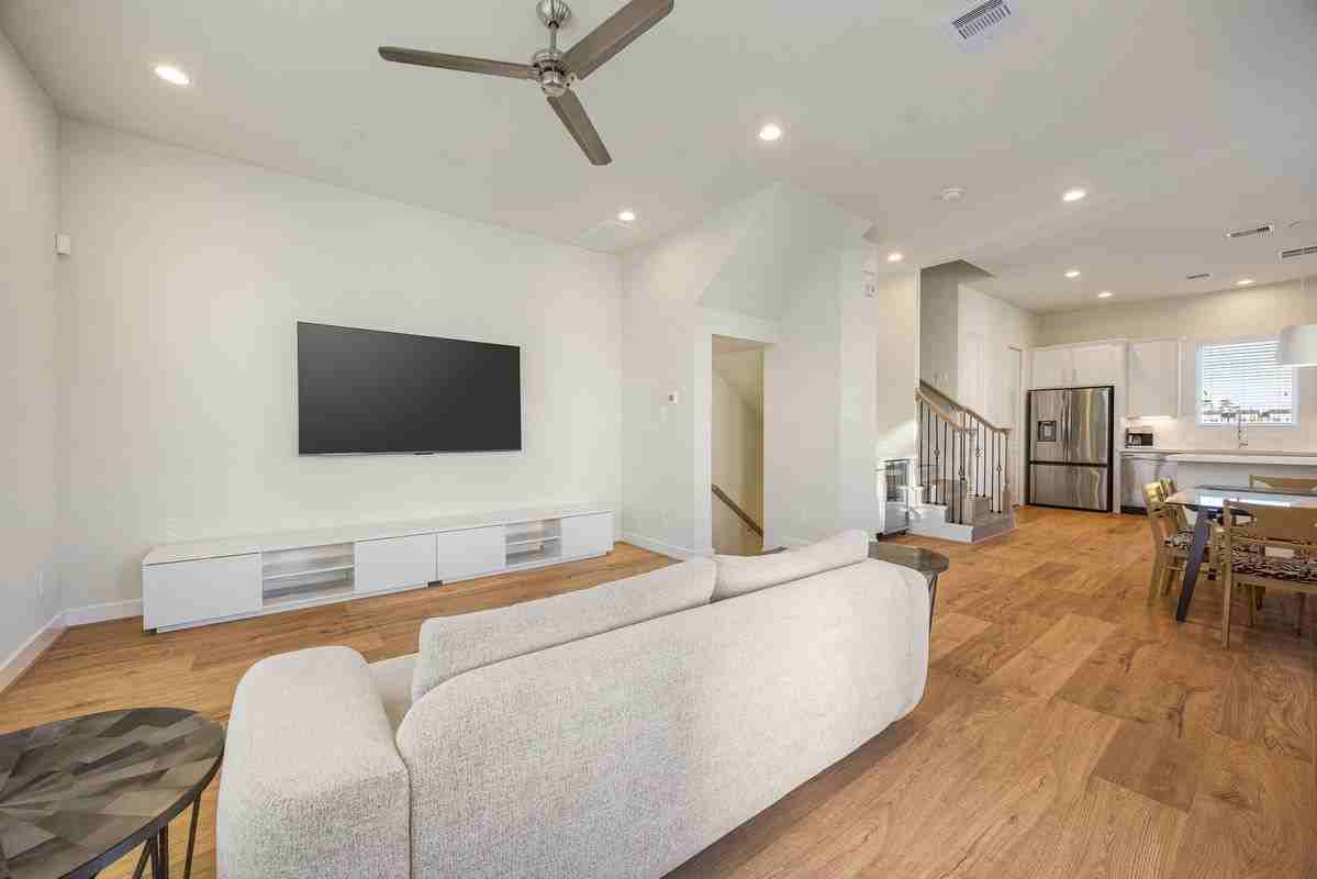 6302 Chelsea Falls Ln - Photo 2 of 27