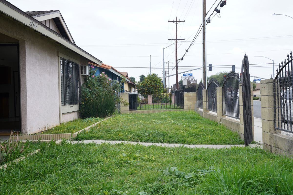 12149 Alondra Blvd - Photo 3 of 24