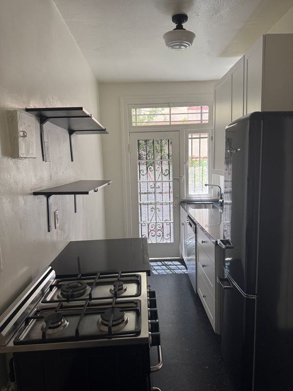 245 S Berendo St ##103 - Photo 4 of 7