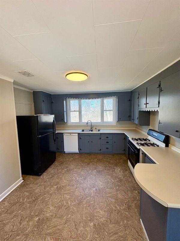 834 Main St - Photo 5 of 22