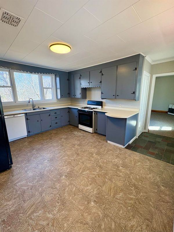 834 Main St - Photo 6 of 22