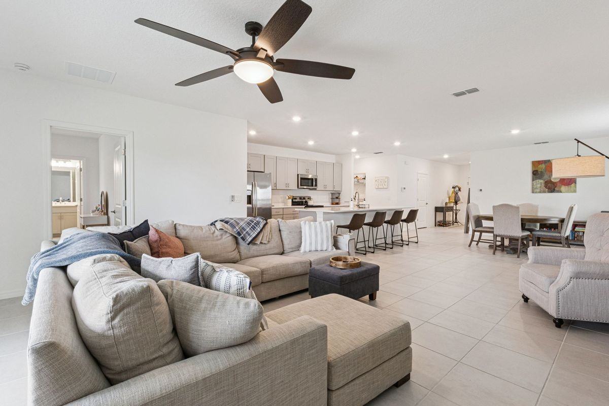 1099 Calico Pointe Cir - Photo 3 of 38