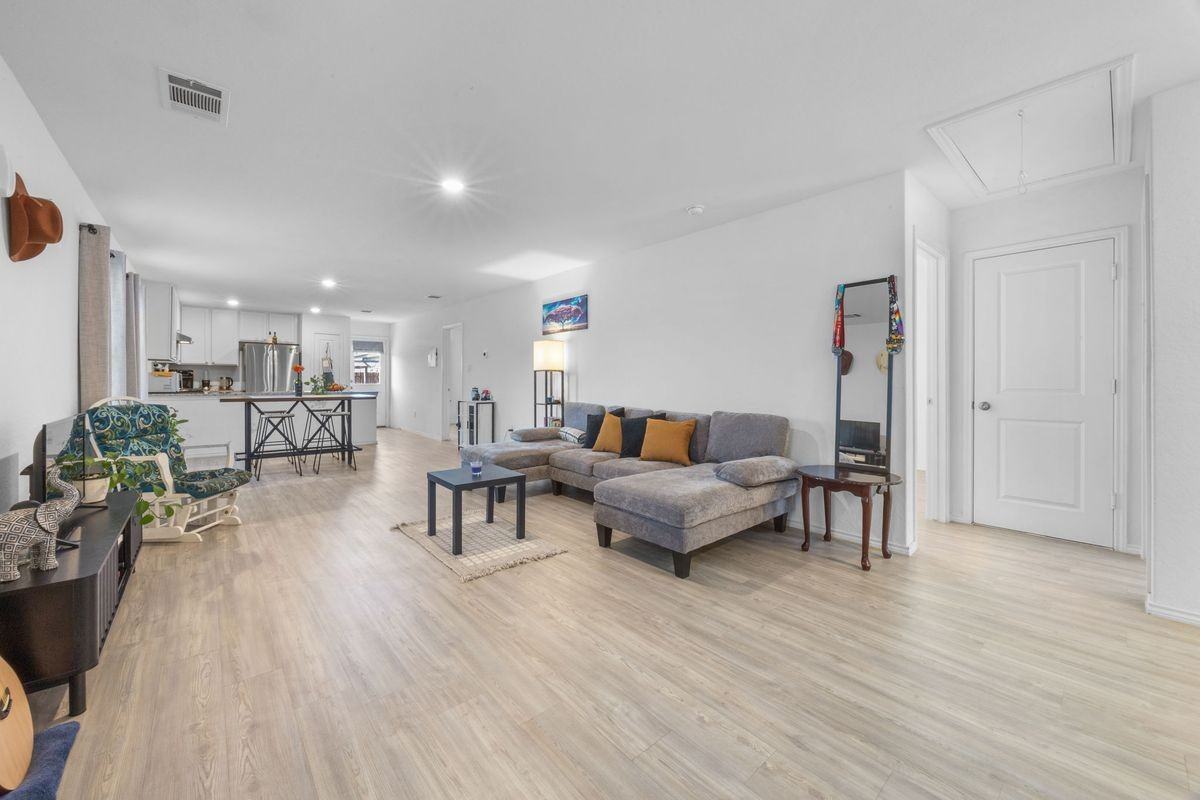 7415 Donkey Vly - Photo 2 of 14