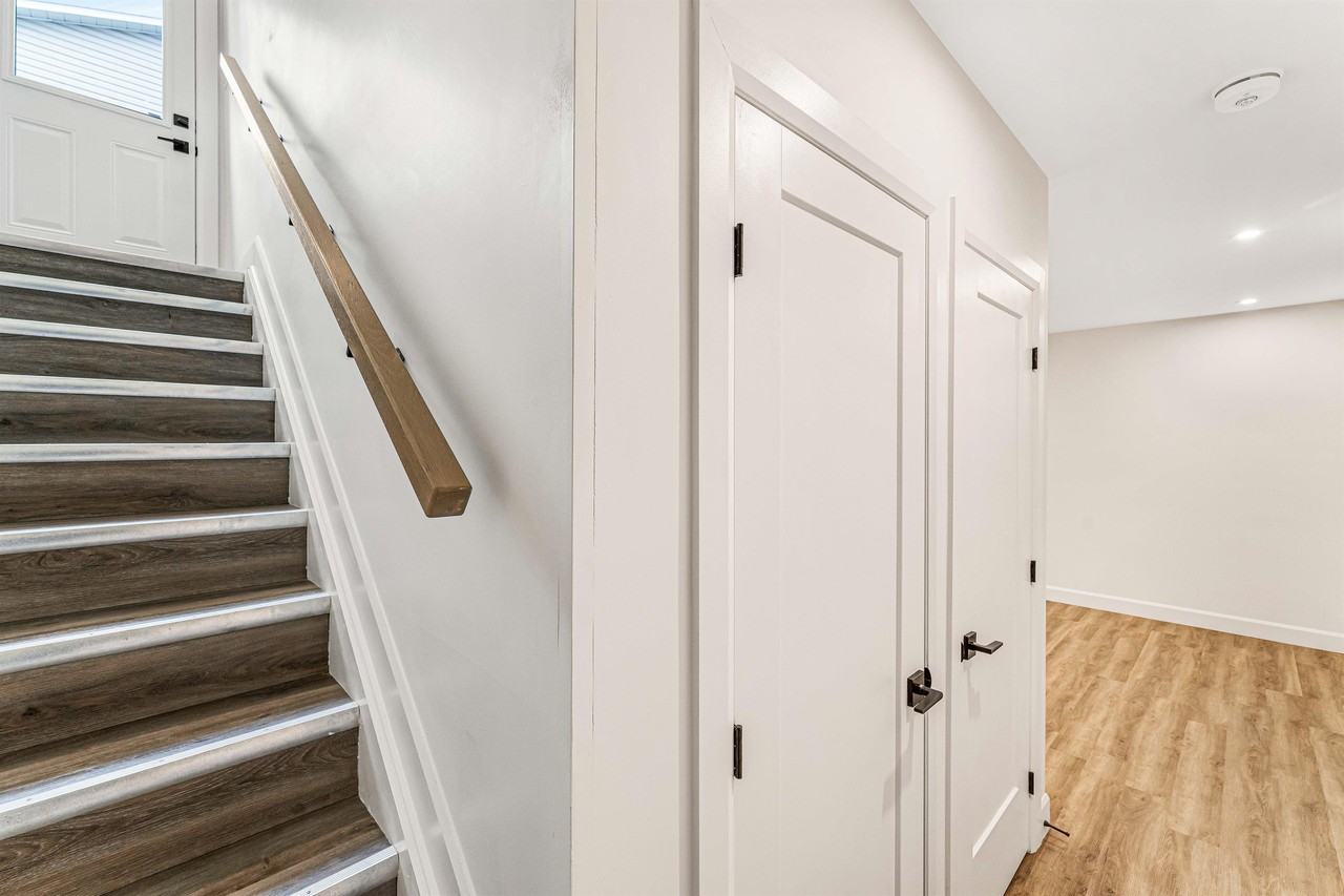 845 Woodroffe Avenue - Photo 2 of 11