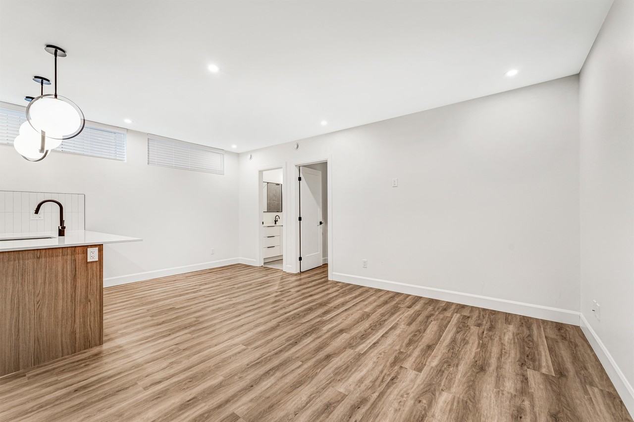 845 Woodroffe Avenue - Photo 4 of 11