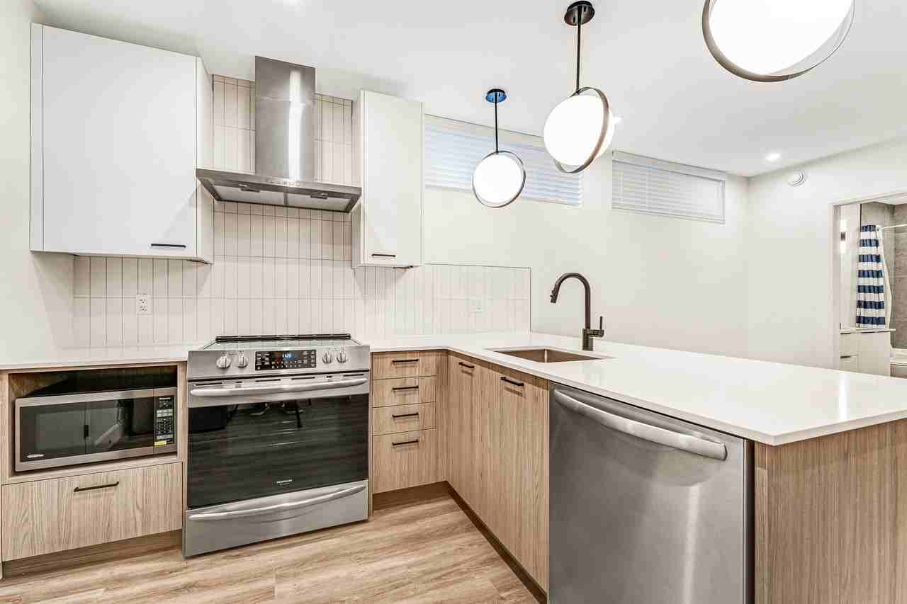 845 Woodroffe Avenue - Photo 6 of 11