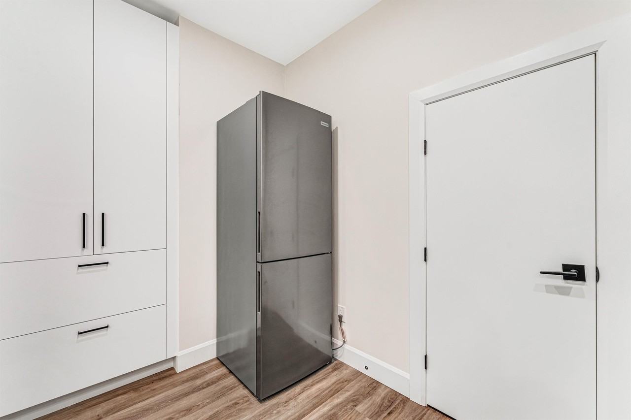 845 Woodroffe Avenue - Photo 7 of 11