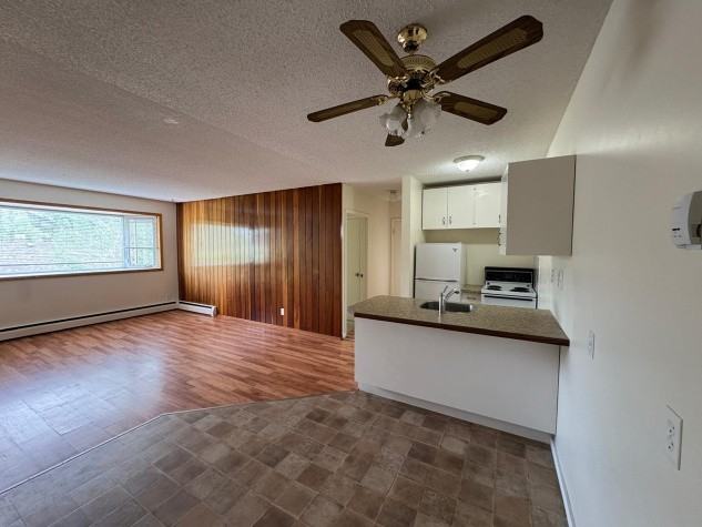 5806 52 Ave - Photo 2 of 8