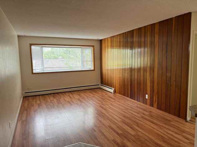 5806 52 Ave - Photo 5 of 8