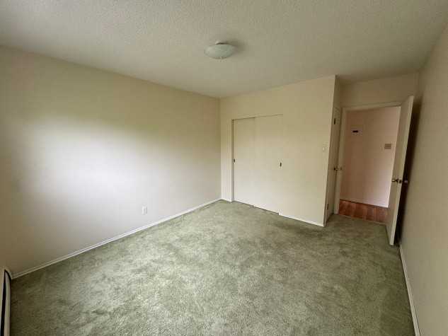 5806 52 Ave - Photo 7 of 8