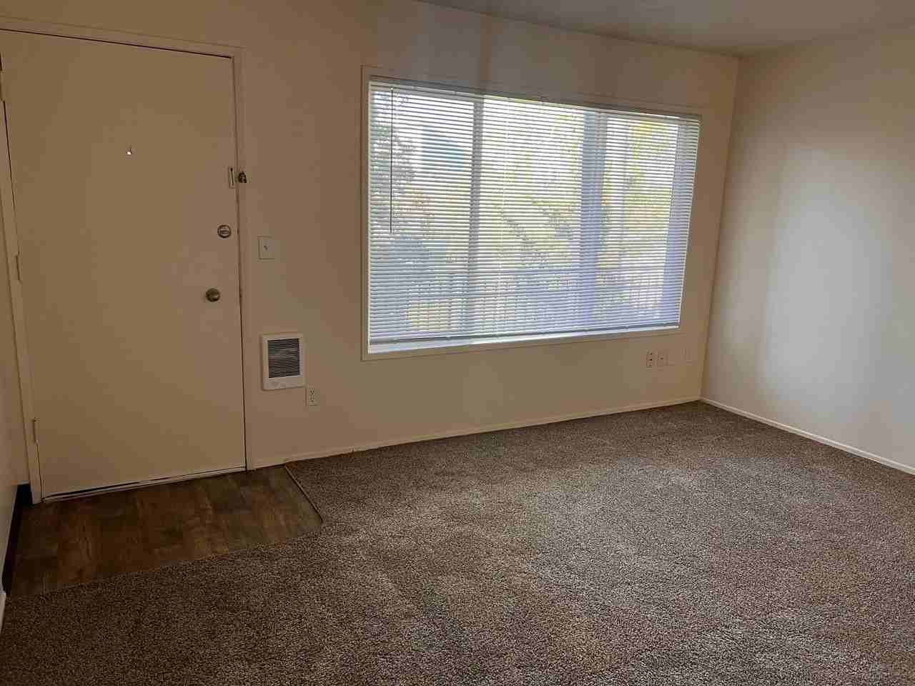 King Manor in Milwaukie - Photo 3 of 14