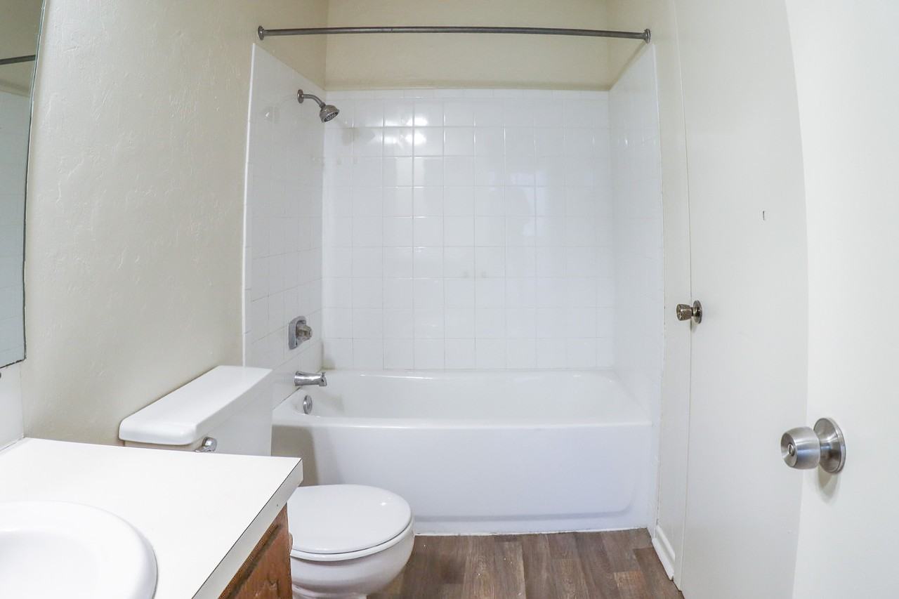 1105 - Photo 3 of 20