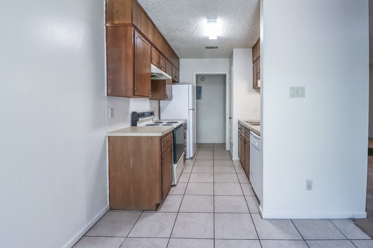 1105 - Photo 4 of 20