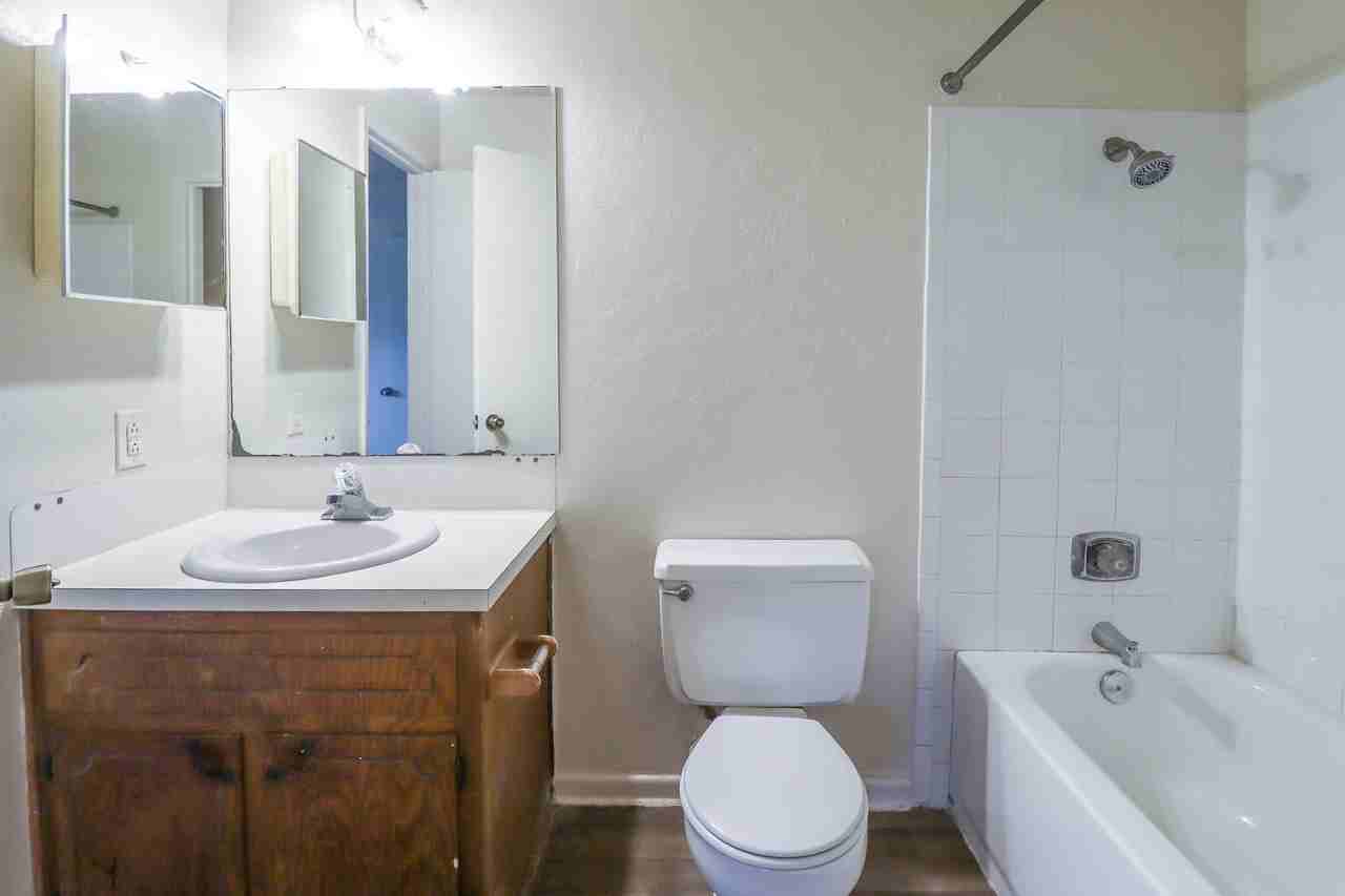 1105 - Photo 2 of 20