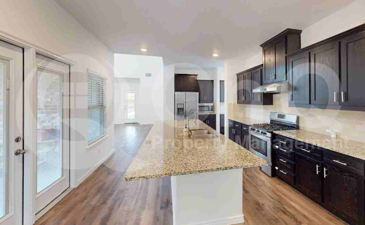 2141 Miramar Dr - Photo 3 of 23