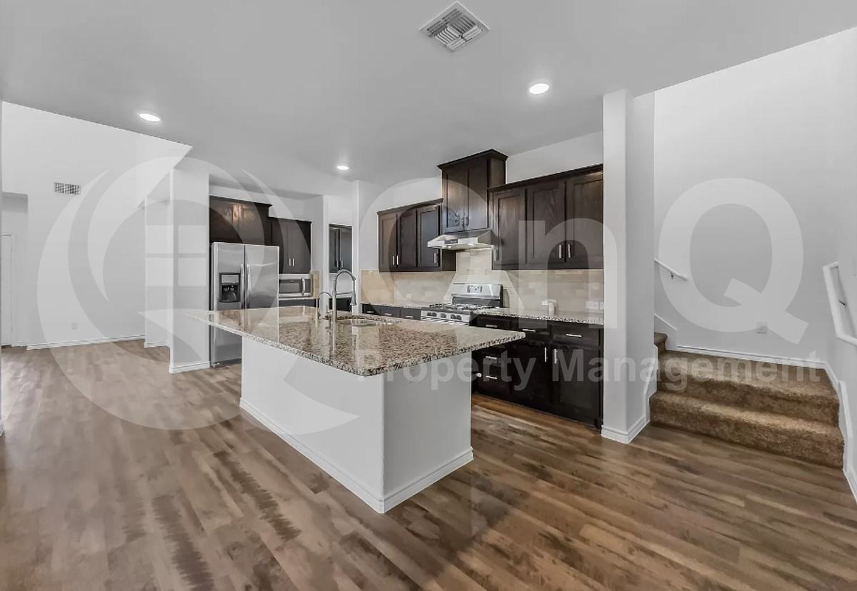 2141 Miramar Dr - Photo 4 of 23