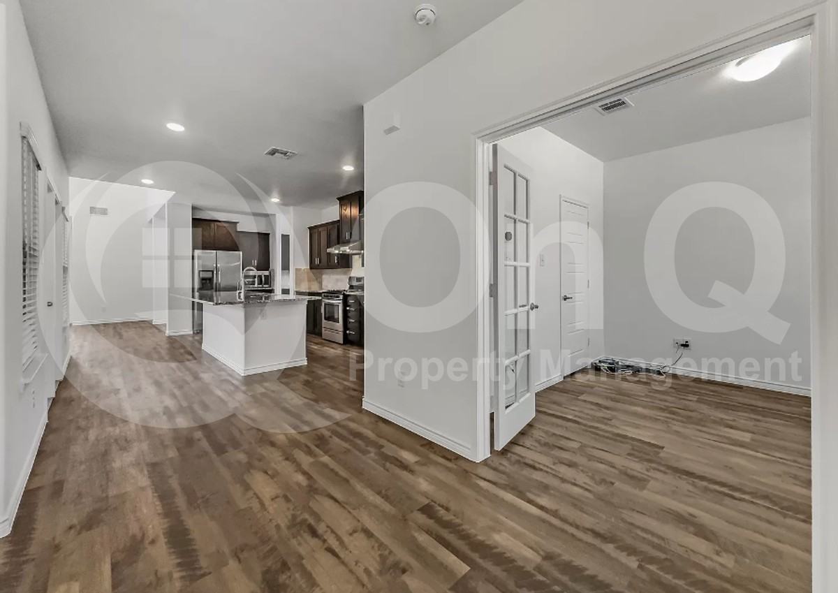 2141 Miramar Dr - Photo 5 of 23