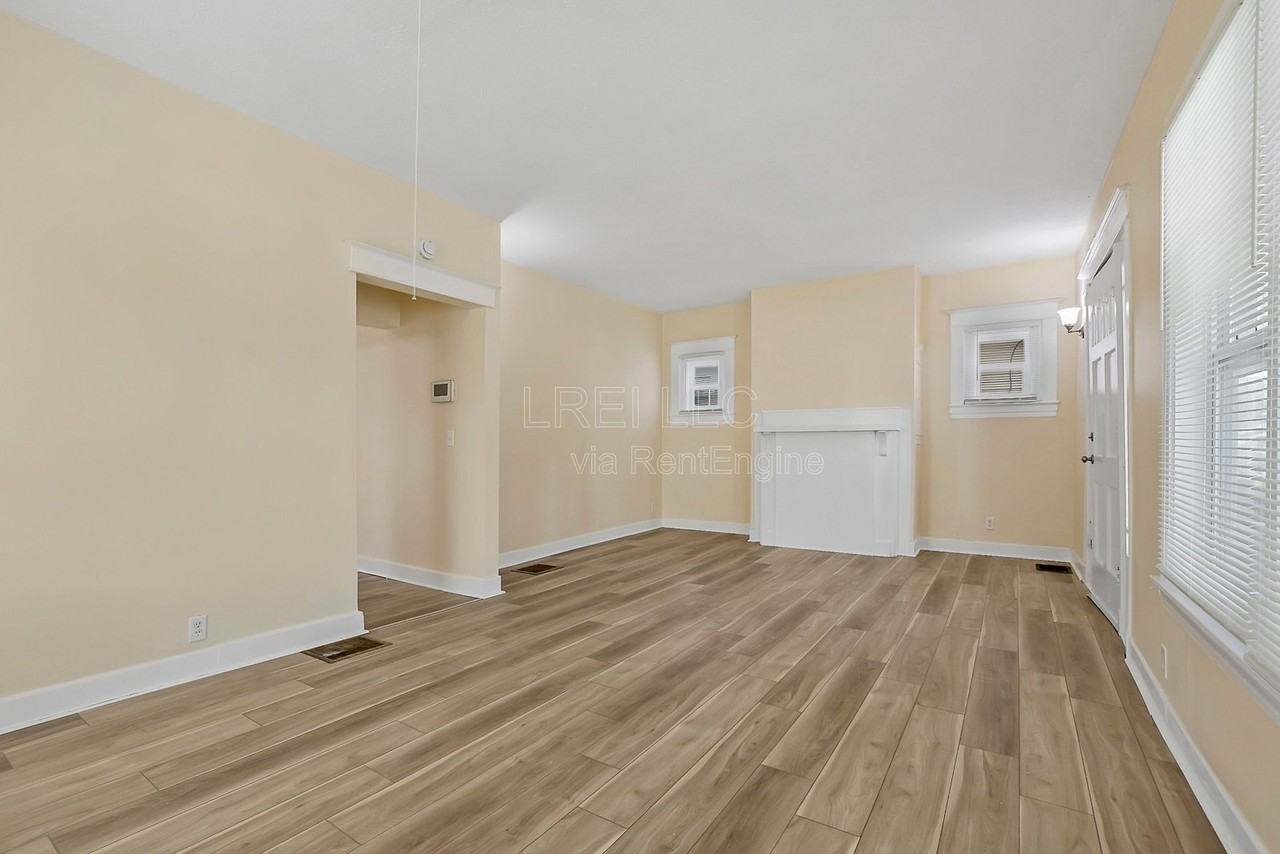 1458 Beech St - Photo 2 of 18