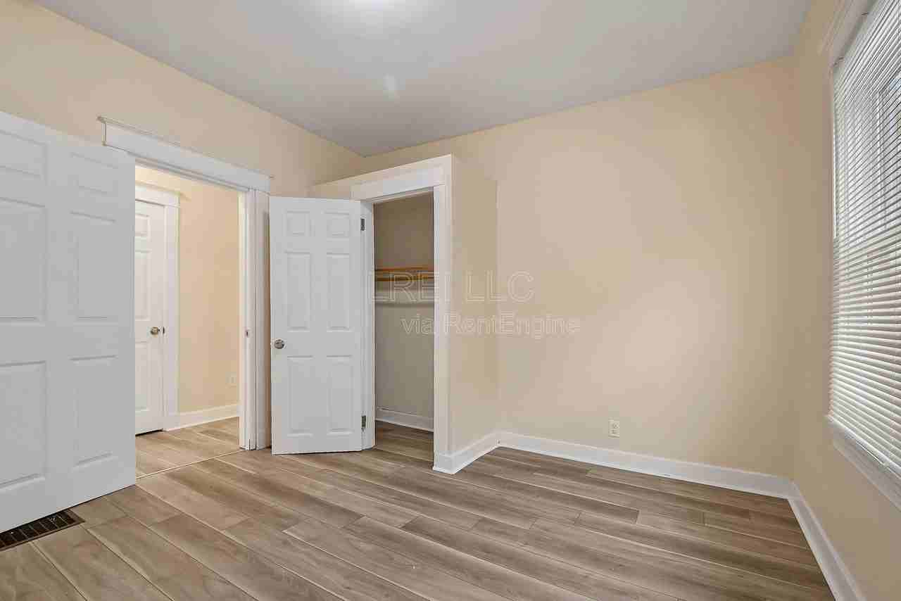 1458 Beech St - Photo 5 of 18