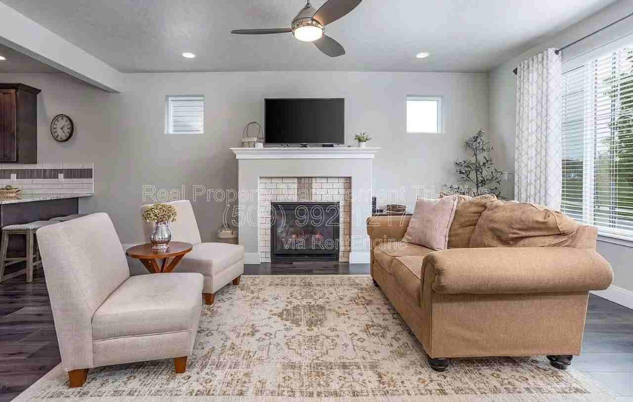 4646 Corvina St - Photo 4 of 24