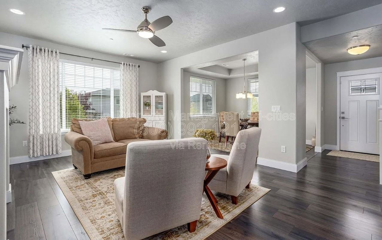 4646 Corvina St - Photo 5 of 24