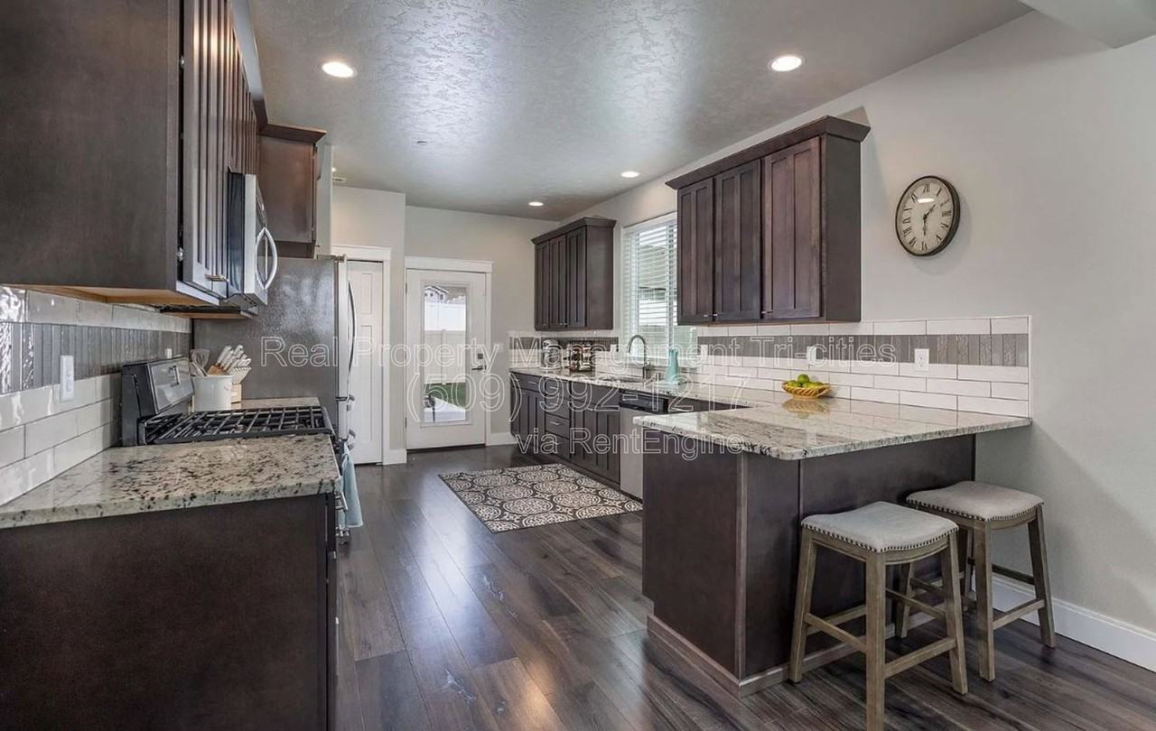 4646 Corvina St - Photo 6 of 24