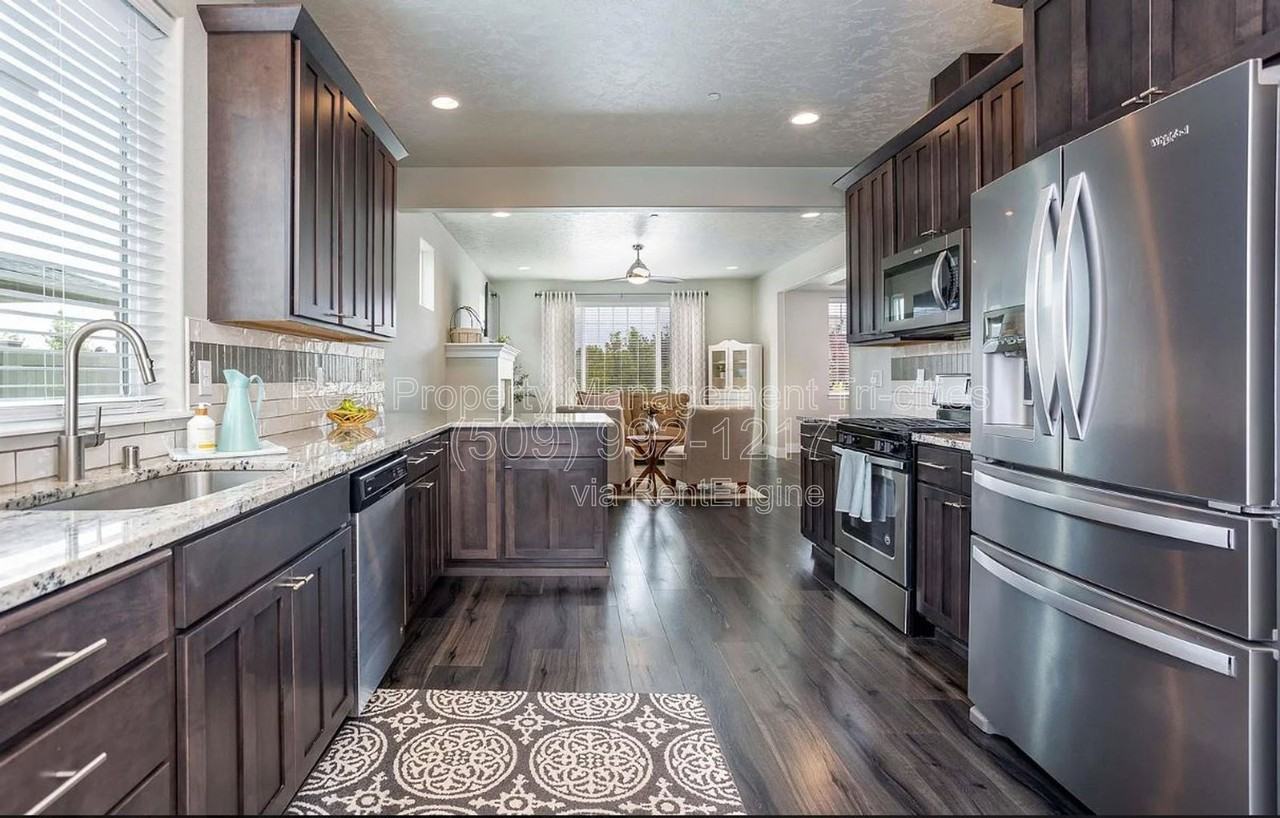 4646 Corvina St - Photo 7 of 24