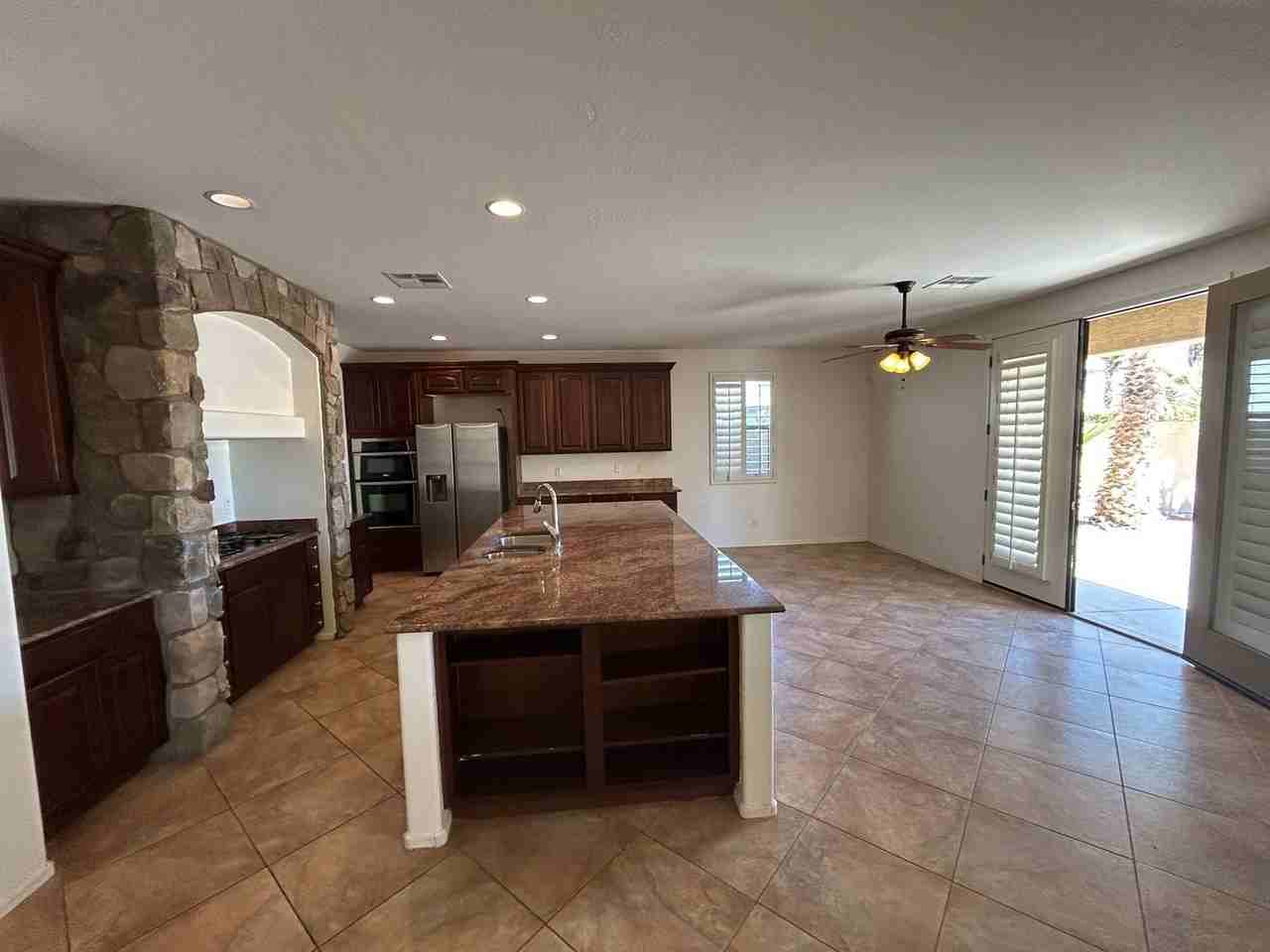 11783 N 143rd Ave - Photo 5 of 32