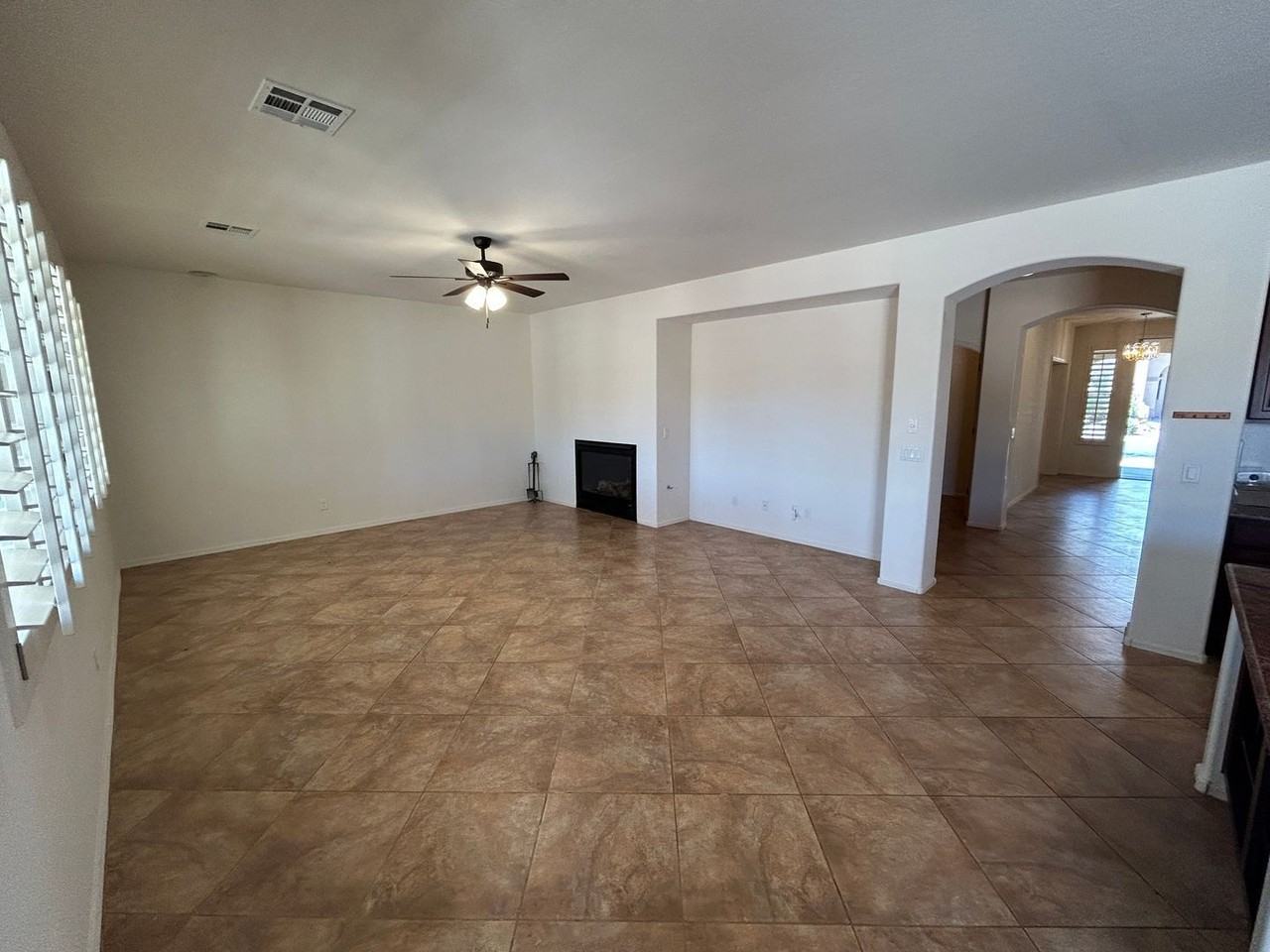 11783 N 143rd Ave - Photo 6 of 32