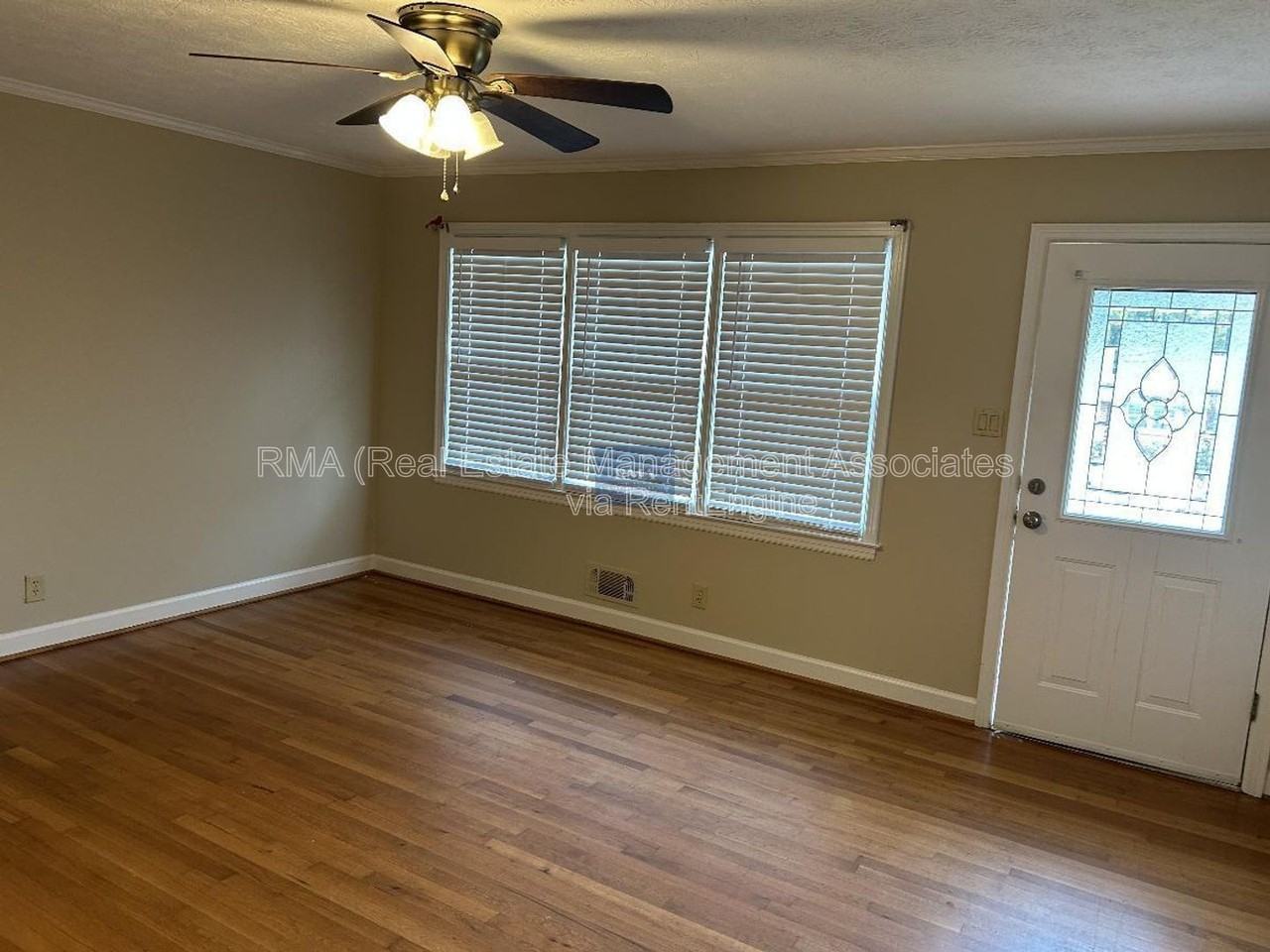 411 Dora St - Photo 3 of 8