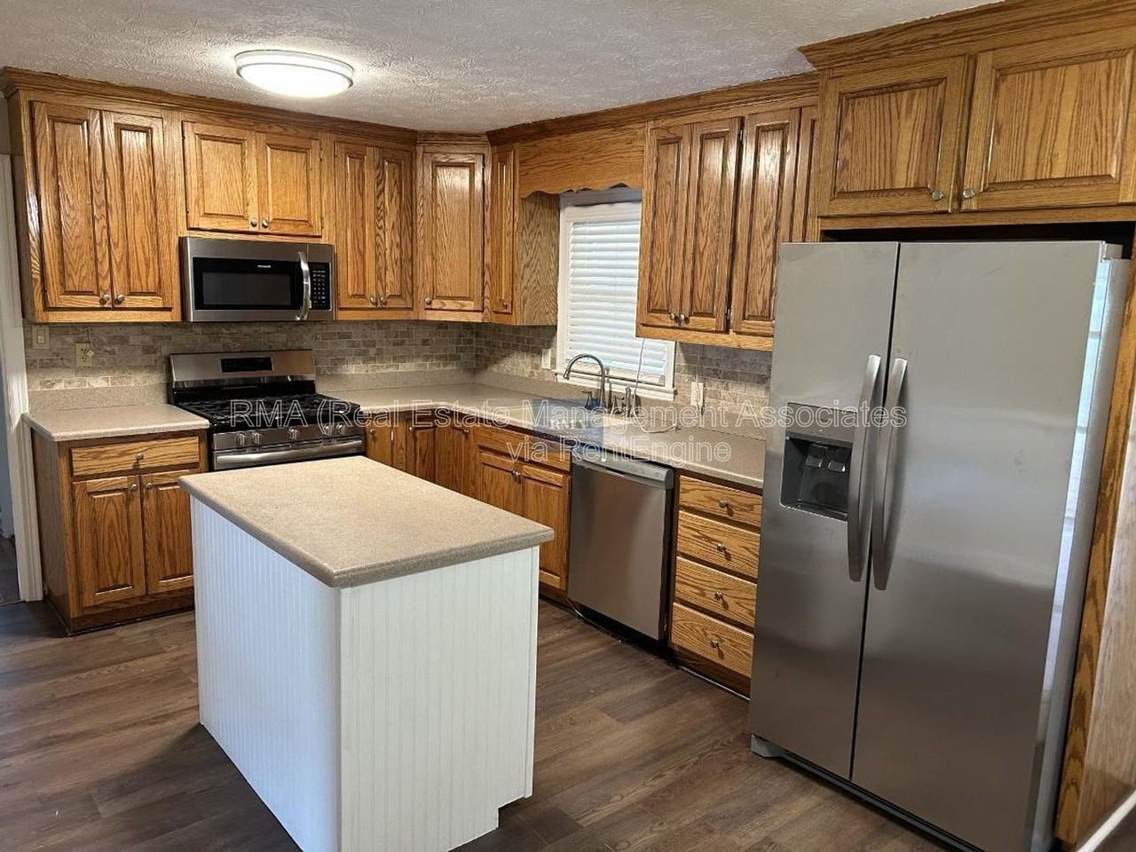 411 Dora St - Photo 4 of 8