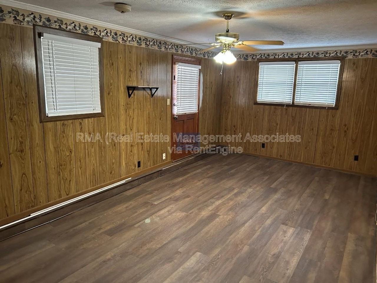 411 Dora St - Photo 5 of 8